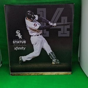 Paul Konerko statue